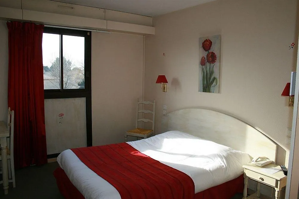 Hotel Les Nevons L'Isle-sur-la-Sorgue 3*,