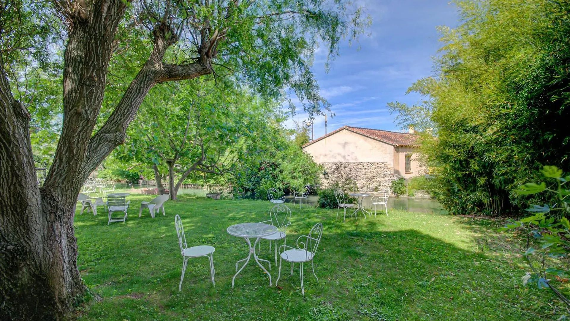 Hotel Les Nevons L'Isle-sur-la-Sorgue 3*,  France