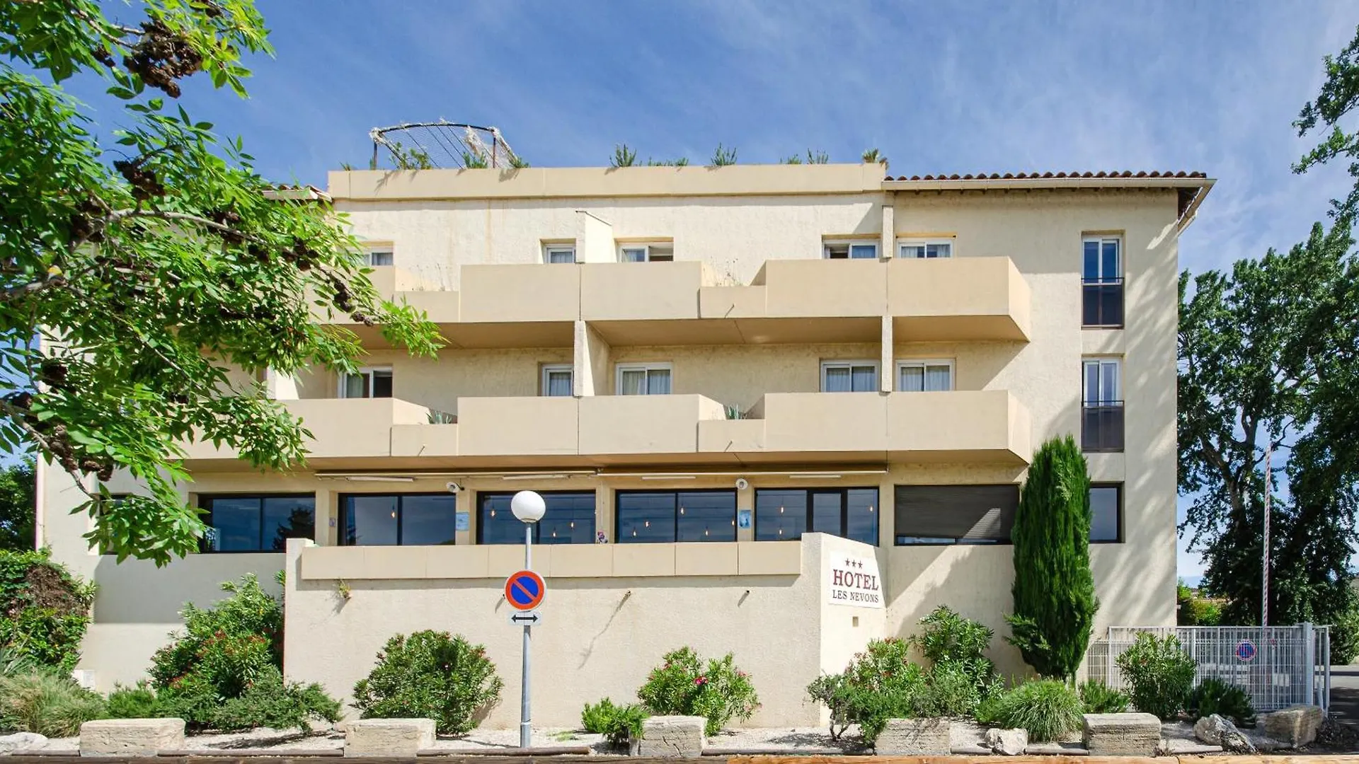 Hotel Les Nevons L'Isle-sur-la-Sorgue 3*,