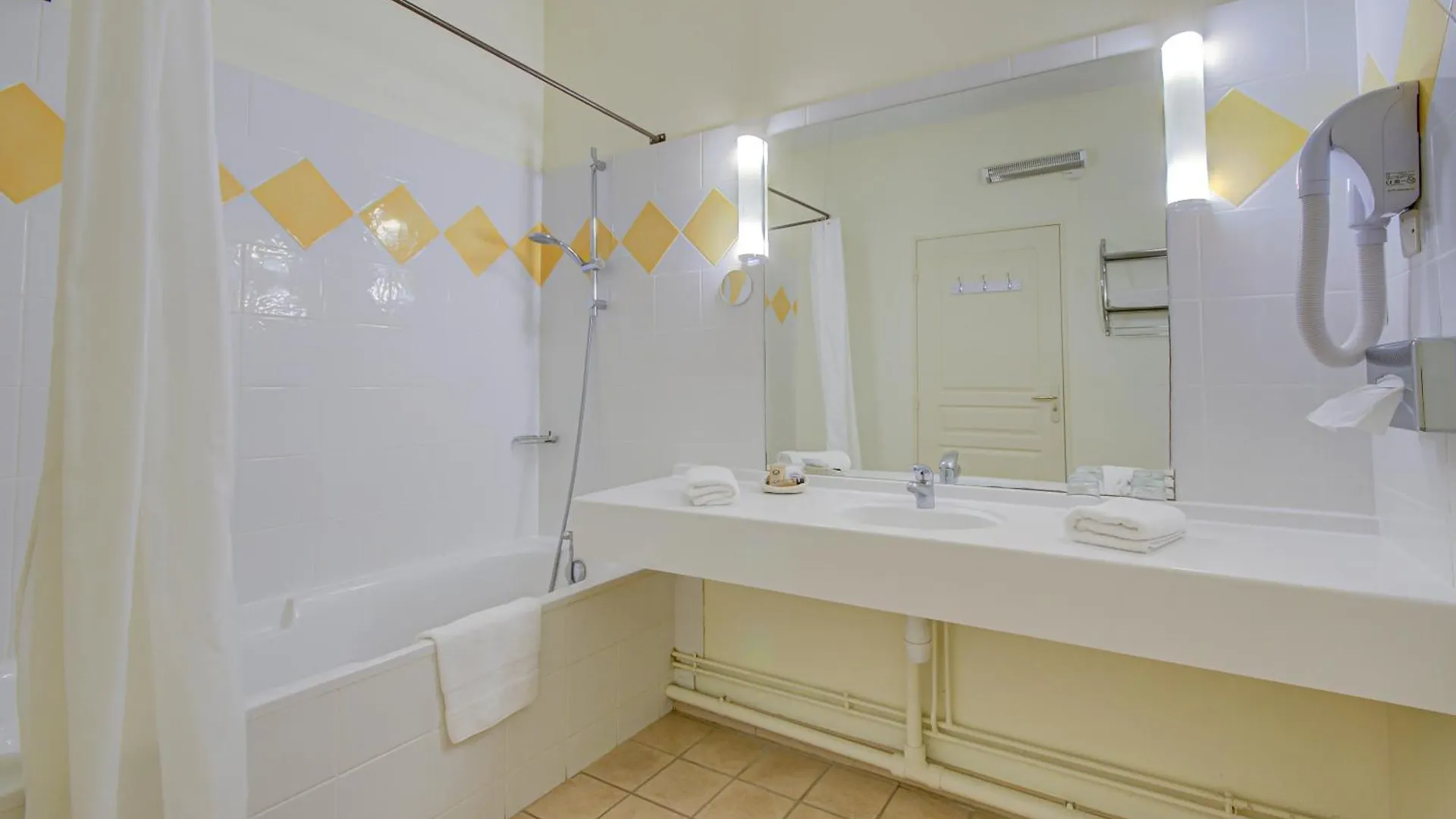 Hotel Les Nevons L'Isle-sur-la-Sorgue 3*,