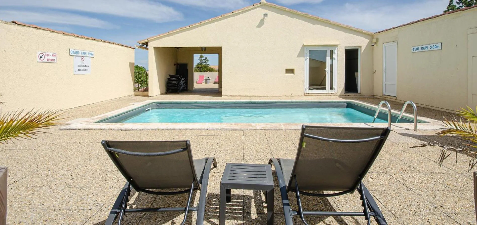 Hotel Les Nevons L'Isle-sur-la-Sorgue 3*,  France