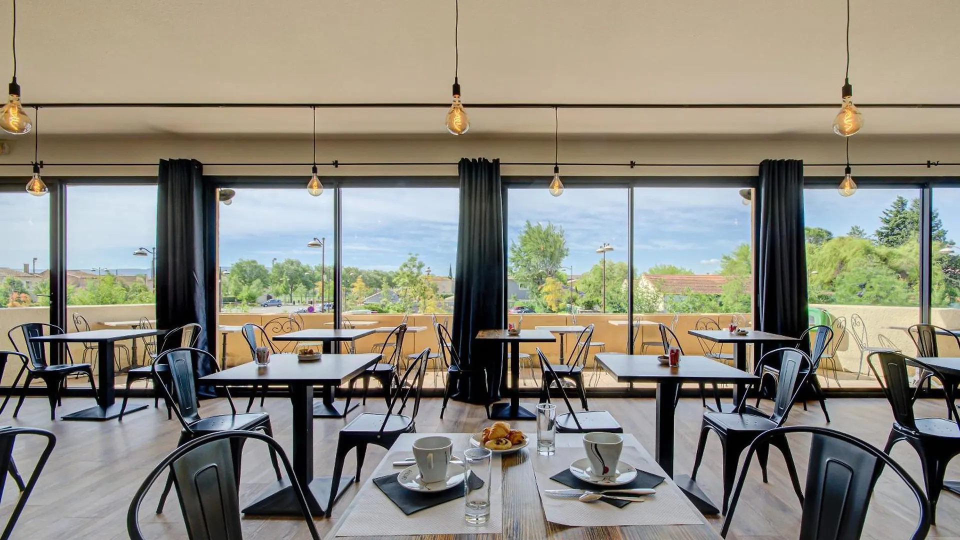Hotel Les Nevons L'Isle-sur-la-Sorgue France
