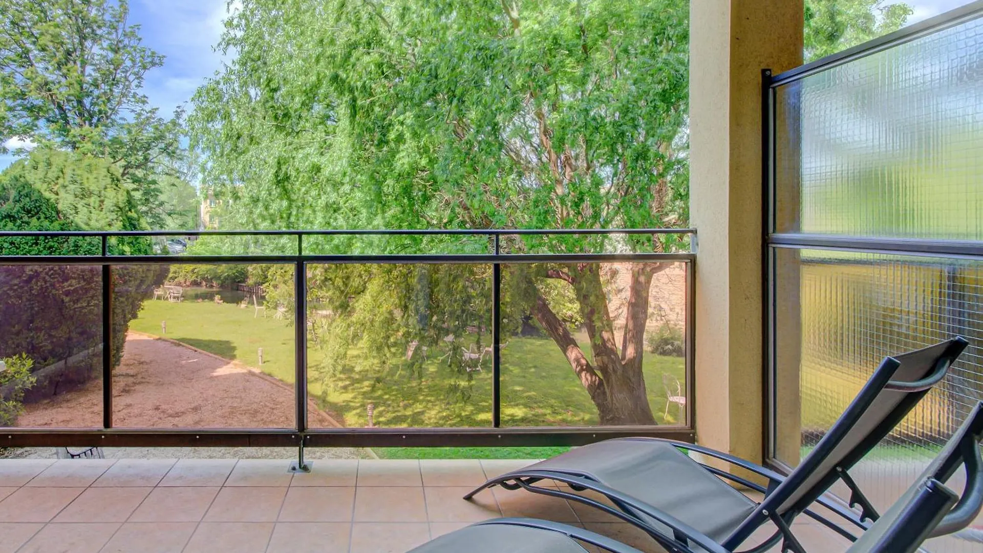 Hotel Les Nevons L'Isle-sur-la-Sorgue 3*,  France